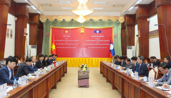 Phối hợp giữ vững ổn định chính trị, trật tự an toàn xã hội hai nước Việt Nam - Lào -0