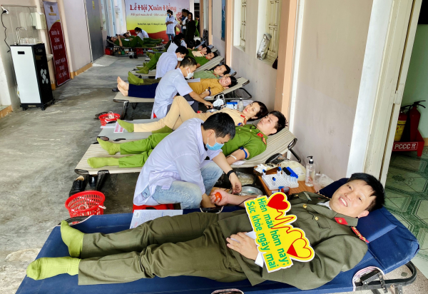 Gần 300 cán bộ, chiến sĩ Công an Quảng Nam tham gia “Lễ hội Xuân hồng” -0