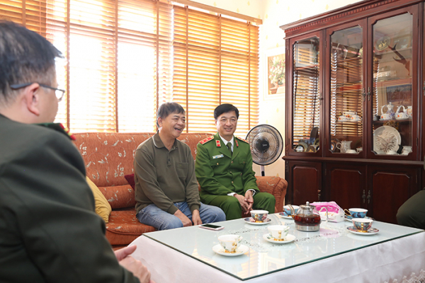Thứ trưởng Nguyễn Duy Ngọc thăm, chúc Tết gia đình các đồng chí cố lãnh đạo Bộ -1
