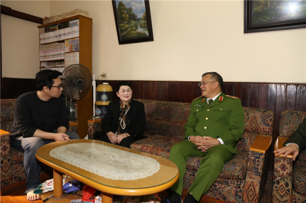 Deputy Minister Nguyen Van Long visits families of late leaders of the Ministry of Public Security -0