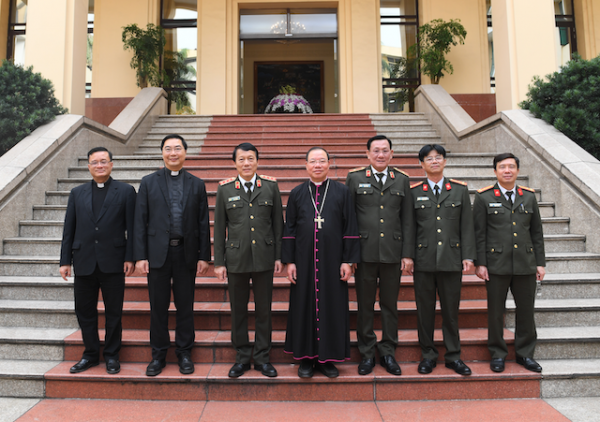 Leaders of Hanoi Archdiocese visit Ministry of Public Security -0