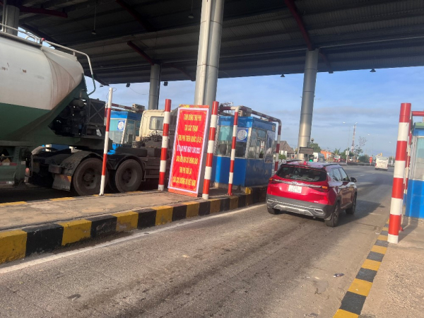 Chính thức tạm dừng thu phí Quốc lộ 51 -0