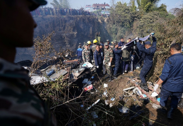 Hiện trường thảm khốc vụ rơi máy bay Nepal, chưa tìm thấy người sống sót -0
