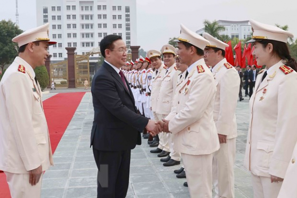 Chủ tịch Quốc hội Vương Đình Huệ thăm, chúc Tết Công an tỉnh Lào Cai -0