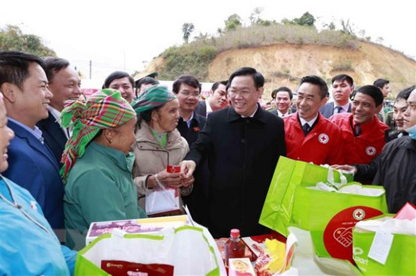 Chủ tịch Quốc hội dự Tết nhân ái tại xã biên giới khó khăn Trịnh Tường -0