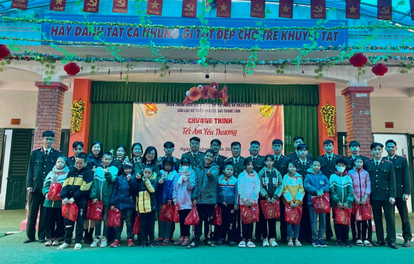 Học viện Chính trị CAND tặng quà Tết cho học sinh khuyết tật tại Sóc Sơn -0