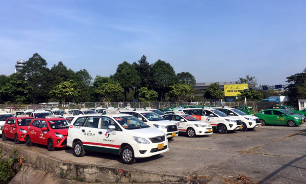 Đưa vào hoạt động bãi đỗ taxi miễn phí tạm thời ở sân bay Tân Sơn Nhất -0