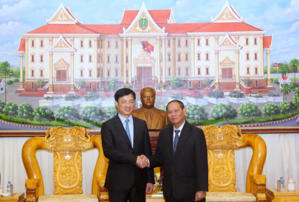 Deputy Minister Nguyen Duy Ngoc visits General Vilay Lakhamphong -0