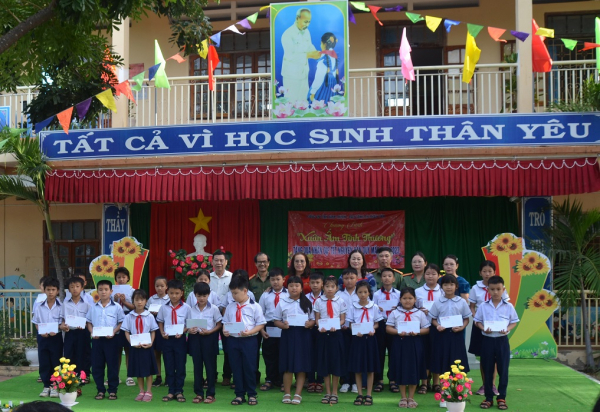 Xuân ấm tình thương với học sinh và bà con nghèo Ninh Thuận -0