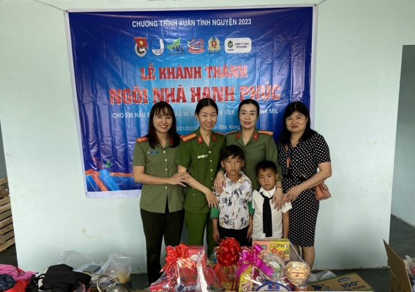 Hội Phụ nữ Công an tỉnh Đắk Nông nhận đỡ đầu và xây tặng nhà mới cho 2 trẻ mồ côi -1