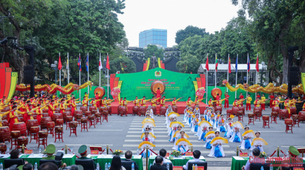 [TET] Cultural activities successfully portray beautiful image of the police in 2022 -0