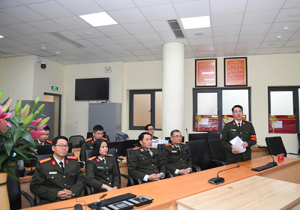 Thứ trưởng Lê Quốc Hùng kiểm tra công tác ứng trực, chúc Tết một số đơn vị thuộc Bộ Công an -1