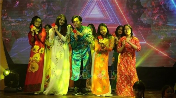 Overseas Vietnamese across continents celebrate traditional New Year -0