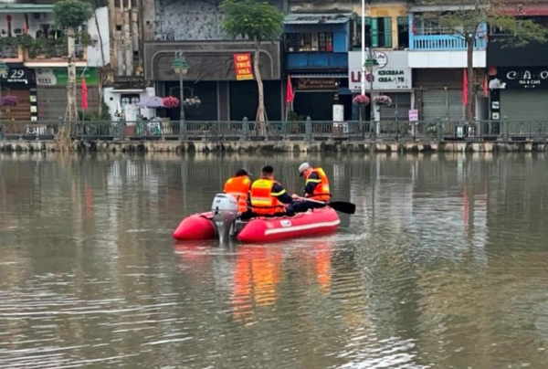 2 người nhảy sông nghi tự tử rạng sáng mùng 2 tết ở Hải Phòng -0