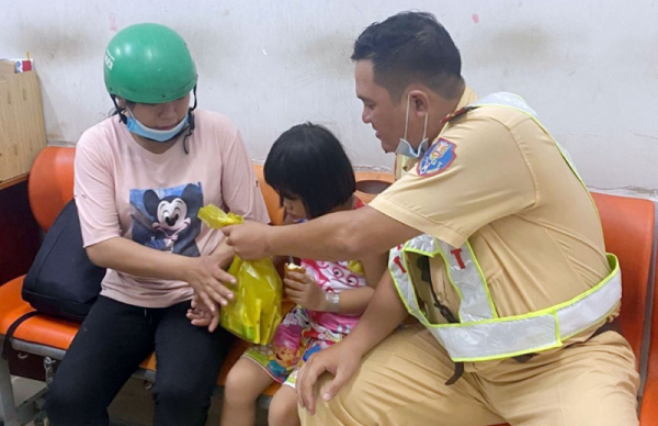 [[TET] Traffic police strives to ensure safety in Ho Chi Minh City -0