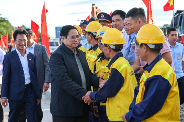 Thủ tướng: Vừa cải tạo, nâng cấp đường sắt Hà Nội - TP HCM, vừa nghiên cứu, chuẩn bị đầu tư đường sắt tốc độ cao Bắc - Nam -0