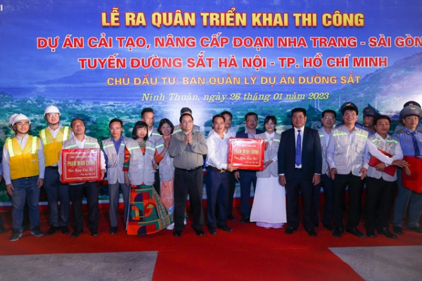 Thủ tướng: Vừa cải tạo, nâng cấp đường sắt Hà Nội - TP HCM, vừa nghiên cứu, chuẩn bị đầu tư đường sắt tốc độ cao Bắc - Nam -0