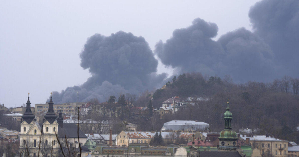 Oanh tạc cơ Nga ồ ạt xuất kích sau tin phương Tây cấp xe tăng cho Ukraine -0