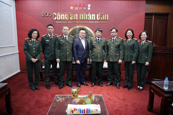 Chủ tịch Hội Nhà báo Việt Nam Lê Quốc Minh thăm, chúc mừng năm mới Báo CAND -1