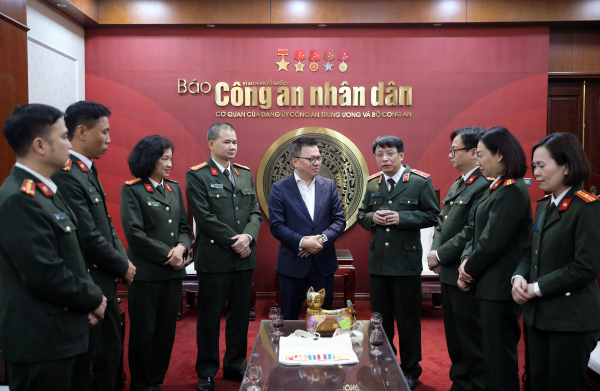 Chủ tịch Hội Nhà báo Việt Nam Lê Quốc Minh thăm, chúc mừng năm mới Báo CAND -0