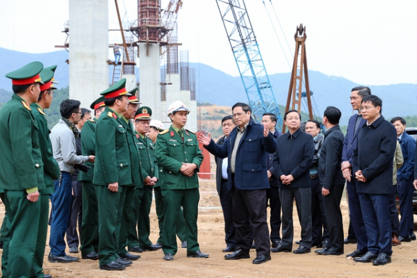 Thủ tướng kiểm tra dự án cao tốc Diễn Châu-Bãi Vọt, thị sát thi công hầm Thần Vũ -0