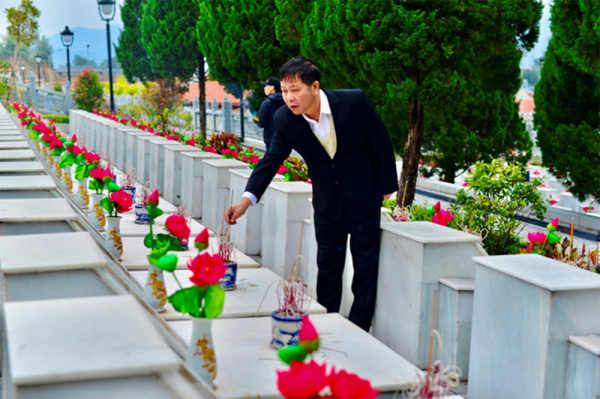 Dâng hương, tri ân các anh hùng liệt sỹ tại Nghĩa trang Vị Xuyên ngày đầu năm -0