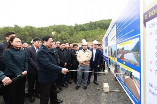 PM examines Mai Son - National Highway 45 project -0