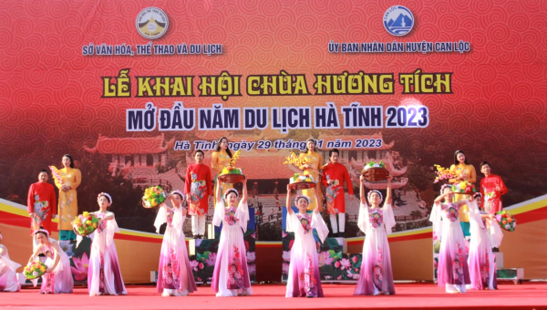 Khai hội chùa Hương Tích - mở đầu năm du lịch Hà Tĩnh 2023 -0
