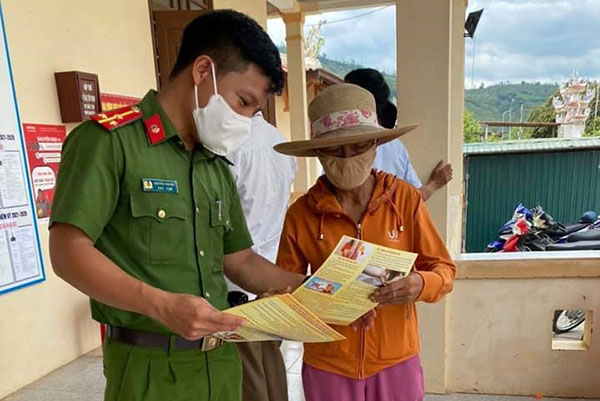 Quang Tri police strives to ensure security in border areas -0