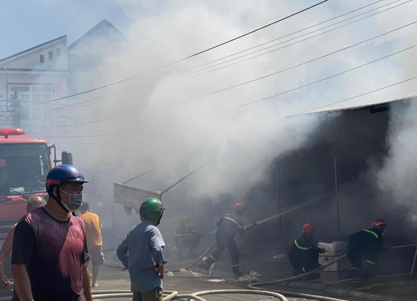 Cháy tại lớn tại chợ Long Khánh tỉnh Đồng Nai -0