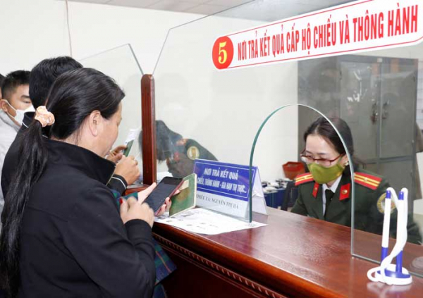 Người dân làm hộ chiếu online tại Nghệ An tăng -0
