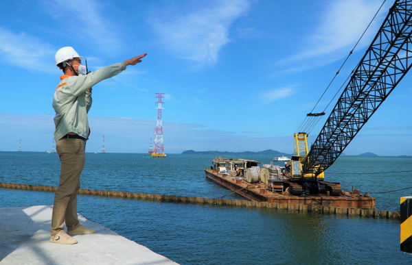 Nhìn lại công trình đường dây 220kV vượt biển dài nhất Đông Nam Á -0