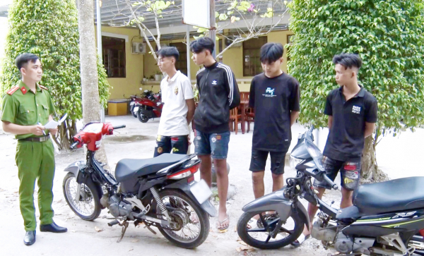 Nhóm thanh thiếu niên “đá xế” bán lấy tiền mua ma túy  -0