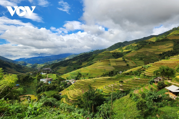 Ha Long Bay, Mu Cang Chai among most colourful places in the world -0