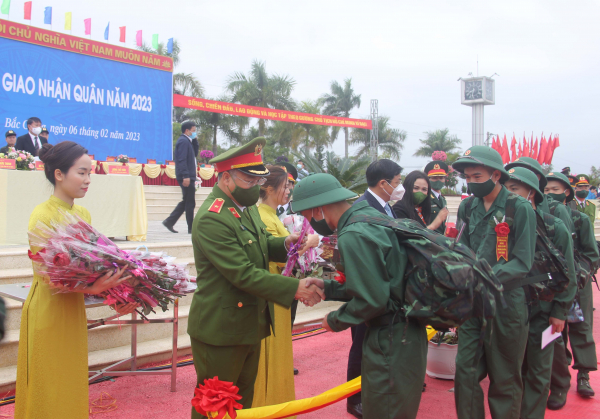 Thứ trưởng Nguyễn Văn Long dự lễ giao, nhận quân tại tỉnh Bắc Giang -1