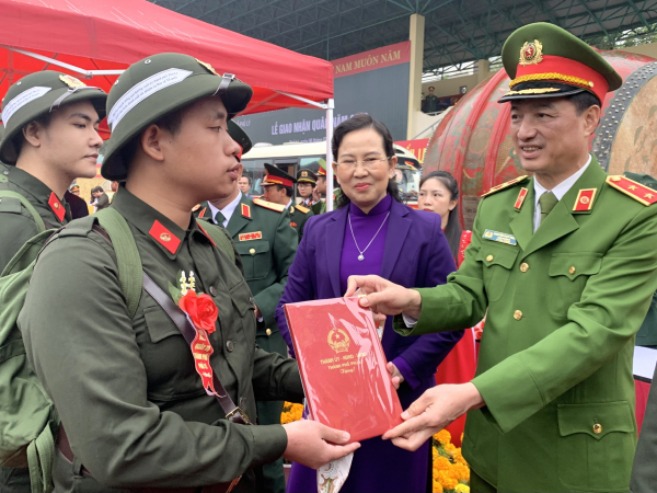 Thứ trưởng Nguyễn Duy Ngọc dự Lễ giao nhận quân ở Hà Nam -0