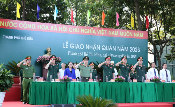 Thứ trưởng Lê Quốc Hùng dự lễ giao nhận quân năm 2023 tại TP Hồ Chí Minh  -0