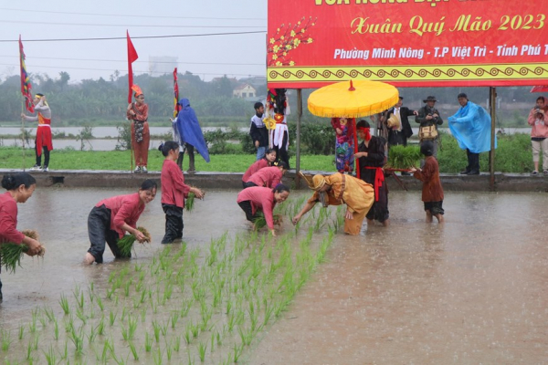 Festival commemorates Hung Kings’ teaching of rice cultivation -2