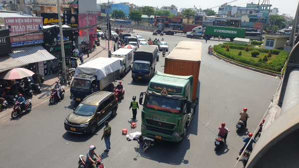 TNGT chết người  khiến quốc lộ 1 bị ùn ứ kéo dài -0