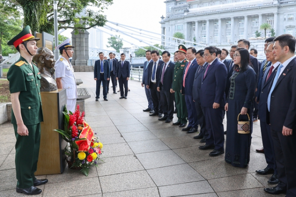 Thủ tướng dâng hoa tại tượng đài Chủ tịch Hồ Chí Minh ở Bảo tàng Văn minh châu Á -0