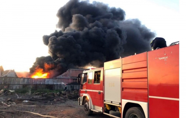 Kịp thời dập tắt đám cháy tại Cụm công nghiệp ở Quảng Ngãi -0