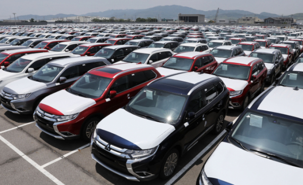 Ô tô nguyên chiếc nhập khẩu tăng mạnh hơn 200% -0