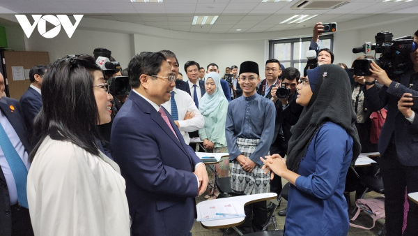 PM Chinh visits University of Brunei Darussalam -0