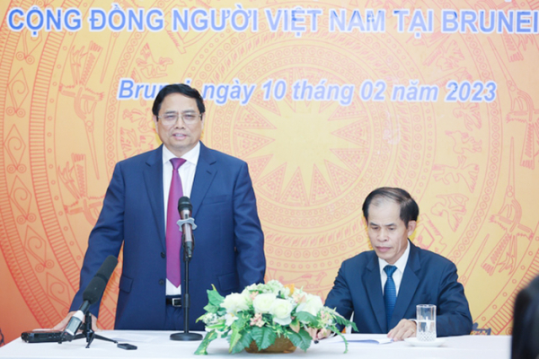 Thủ tướng gặp gỡ cán bộ, nhân viên ĐSQ và đại diện cộng đồng người Việt tại Brunei -0