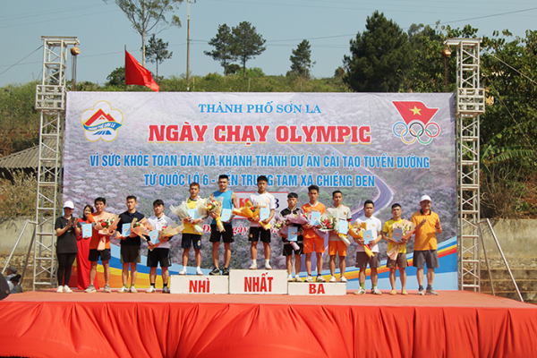 Hơn 200 CBCS Công an Sơn La tham gia Ngày chạy Olympic vì sức khỏe toàn dân năm 2023 -1