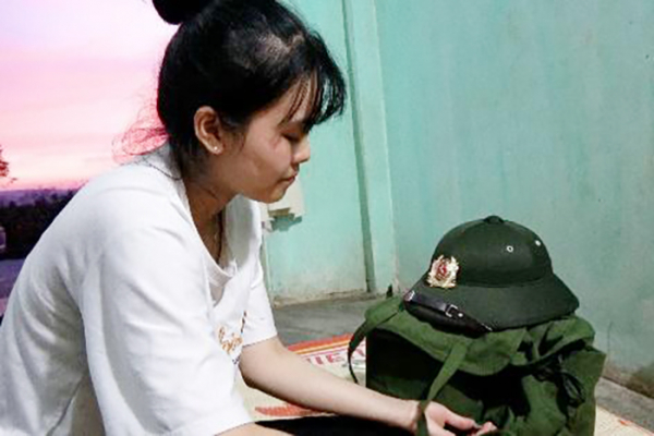 Chân dung cô gái duy nhất thực hiện nghĩa vụ CAND ở Lâm Đồng -0