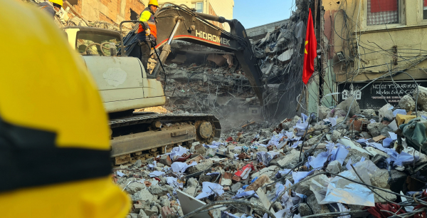 Vietnamese rescue police racing against time to find victims of earthquake in Turkey -1