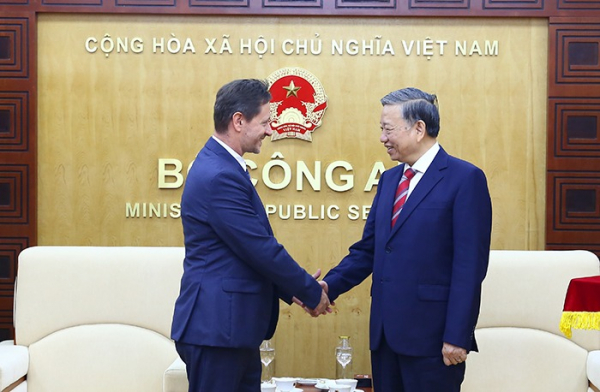 Minister To Lam receives Hungarian Ambassador Extraordinary and Plenipotentiary to Vietnam -0