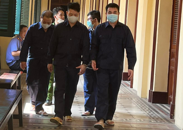 Bốn bị cáo tổ chức cho người nước ngoài ở lại Việt Nam trái phép lãnh án -0