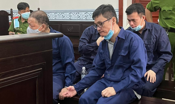 Bốn bị cáo tổ chức cho người nước ngoài ở lại Việt Nam trái phép lãnh án -0